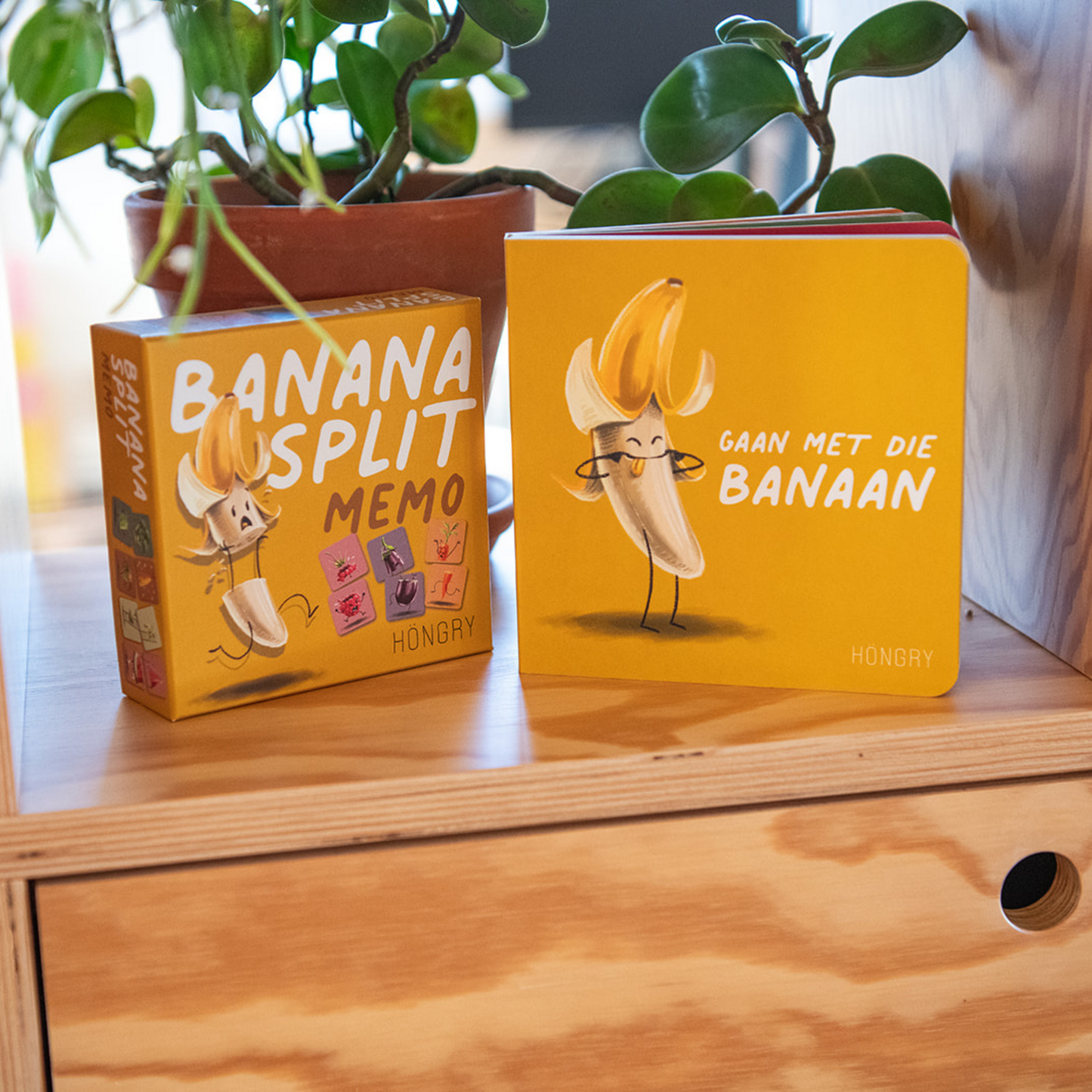 HONGRY Lola Banaan kartonboek en banana split memo